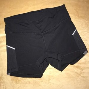Lululemon compression shortie with bag.